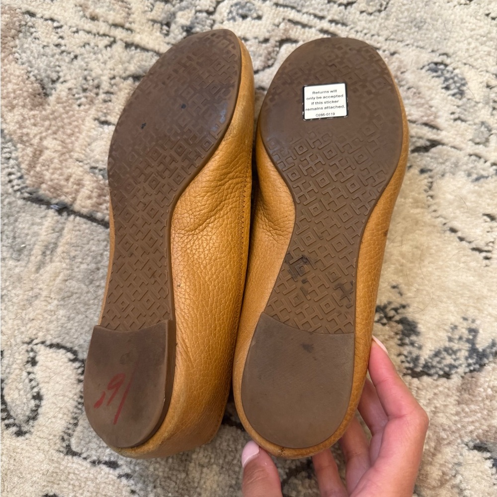 Tory Burch Tan Leather Flats with Medallion Logo - Picture 2 of 2